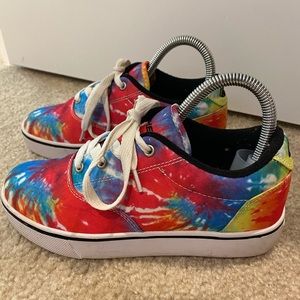 Youth Heelys Sz 5 tennis shoes